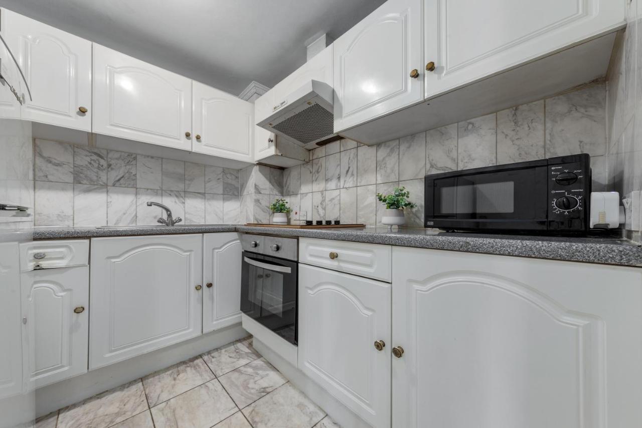 Flat In Baker Street Apartment London Exterior photo