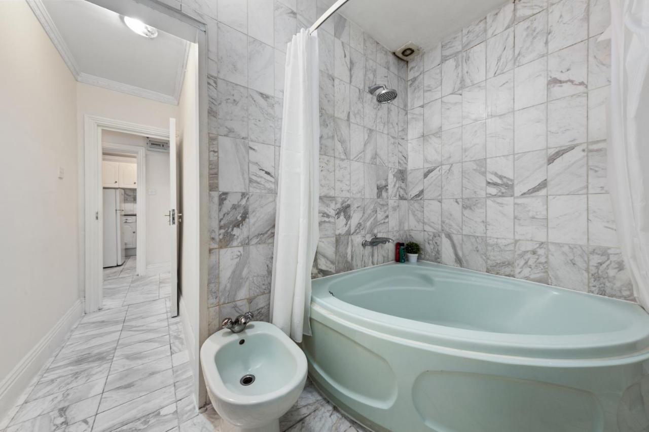 Flat In Baker Street Apartment London Exterior photo